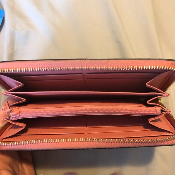 Gucci GG Monogram Wallet - Picture 3 of 6